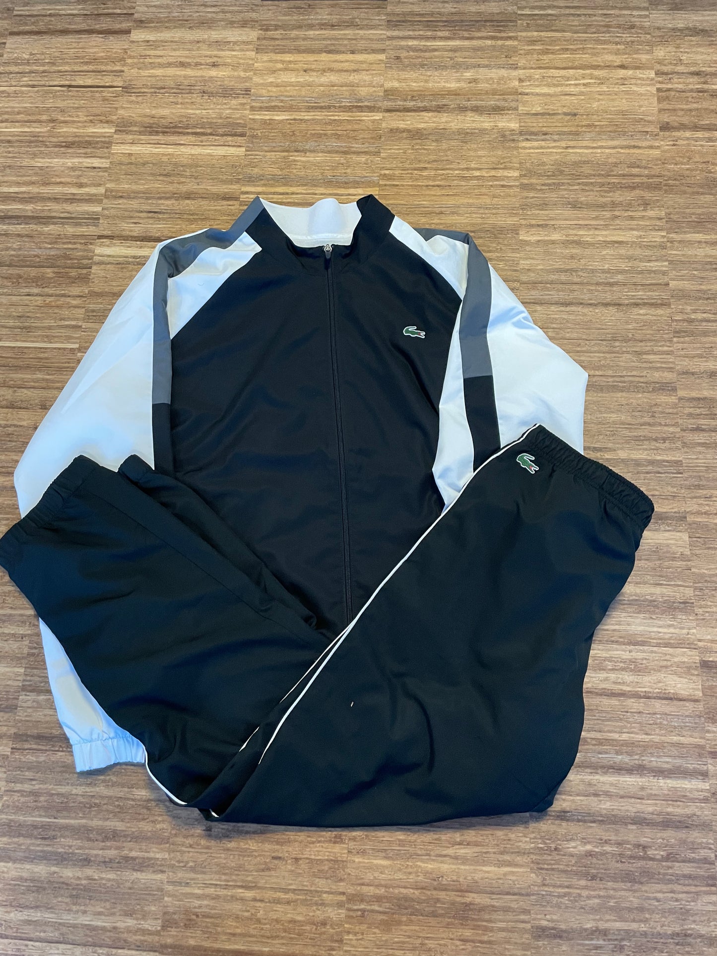 Lacoste Tracksuit (L-XL)